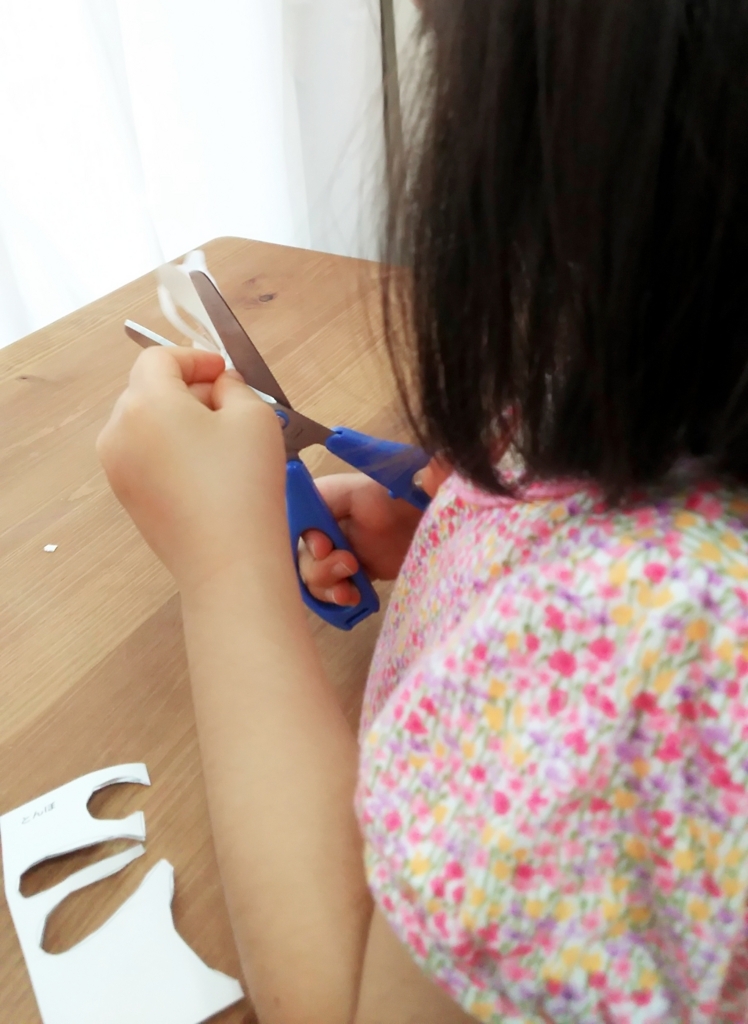 ３歳でハサミが６歳並に上達した方法 おすすめ道具とドリル教材 すみれもん